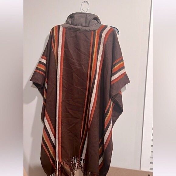 New Steve Madden women’s Striped Puffcho  sweater, top, cold weather top, shirt - Picture 6 of 6